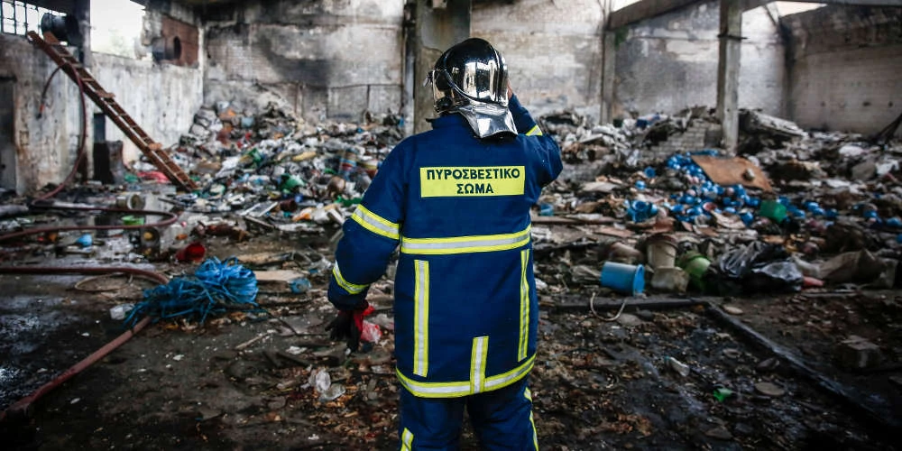 Παρανάλωμα του πυρός στα Χανιά – Πυρκαγιά κατέστρεψε αποθήκη ξυλείας